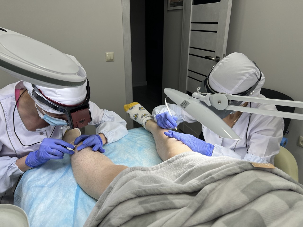 4-hands electrolysis treatment Barcelona