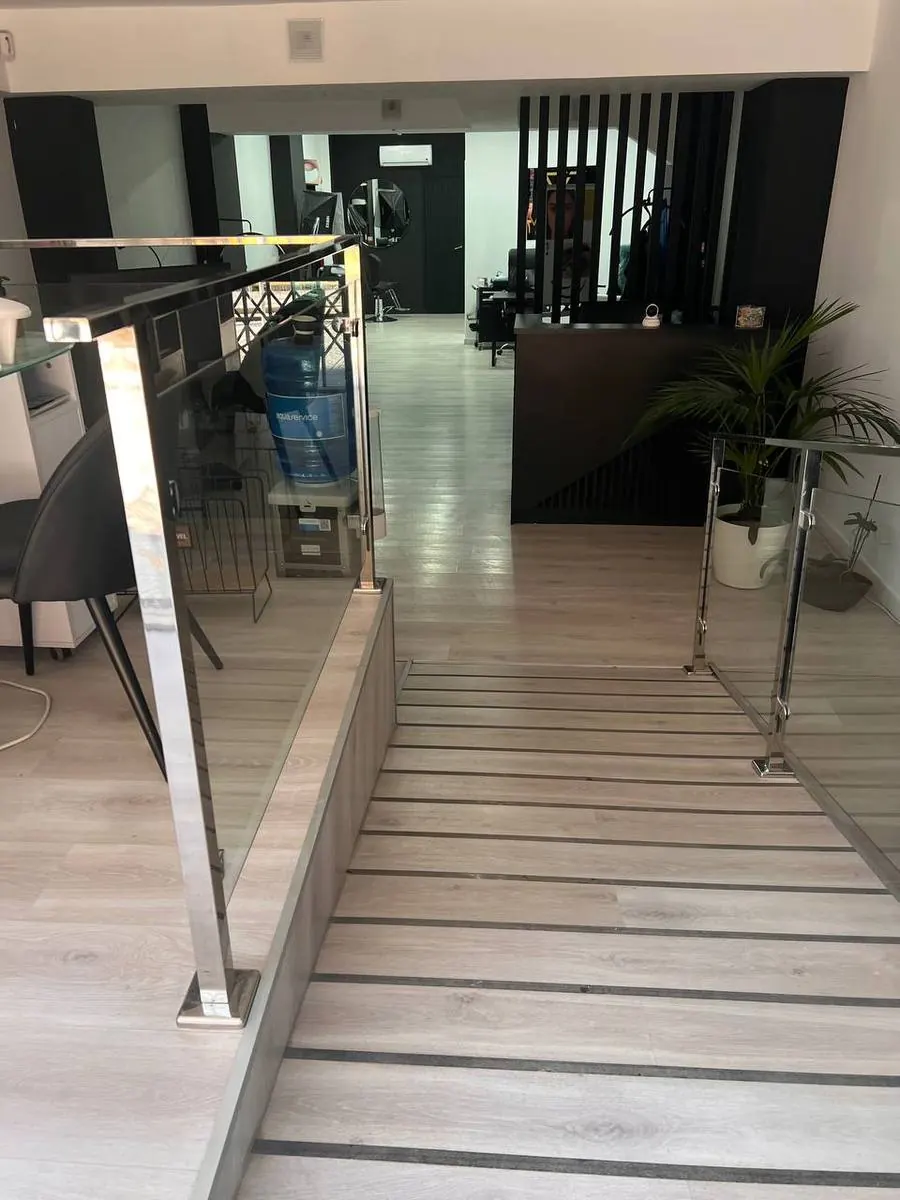 Entrada del estudio PariEpil dentro de Salon Varvara VIP, Barcelona